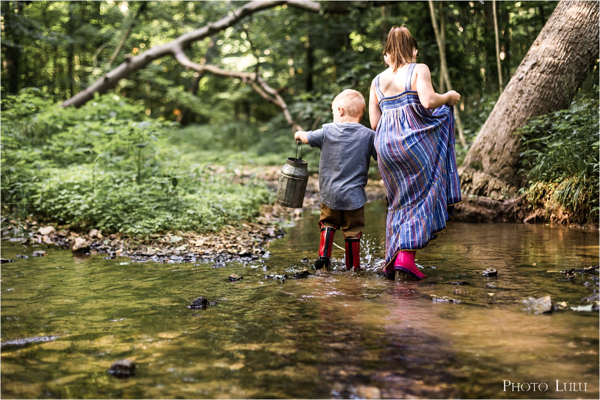 creek walks and giggle family summer photos